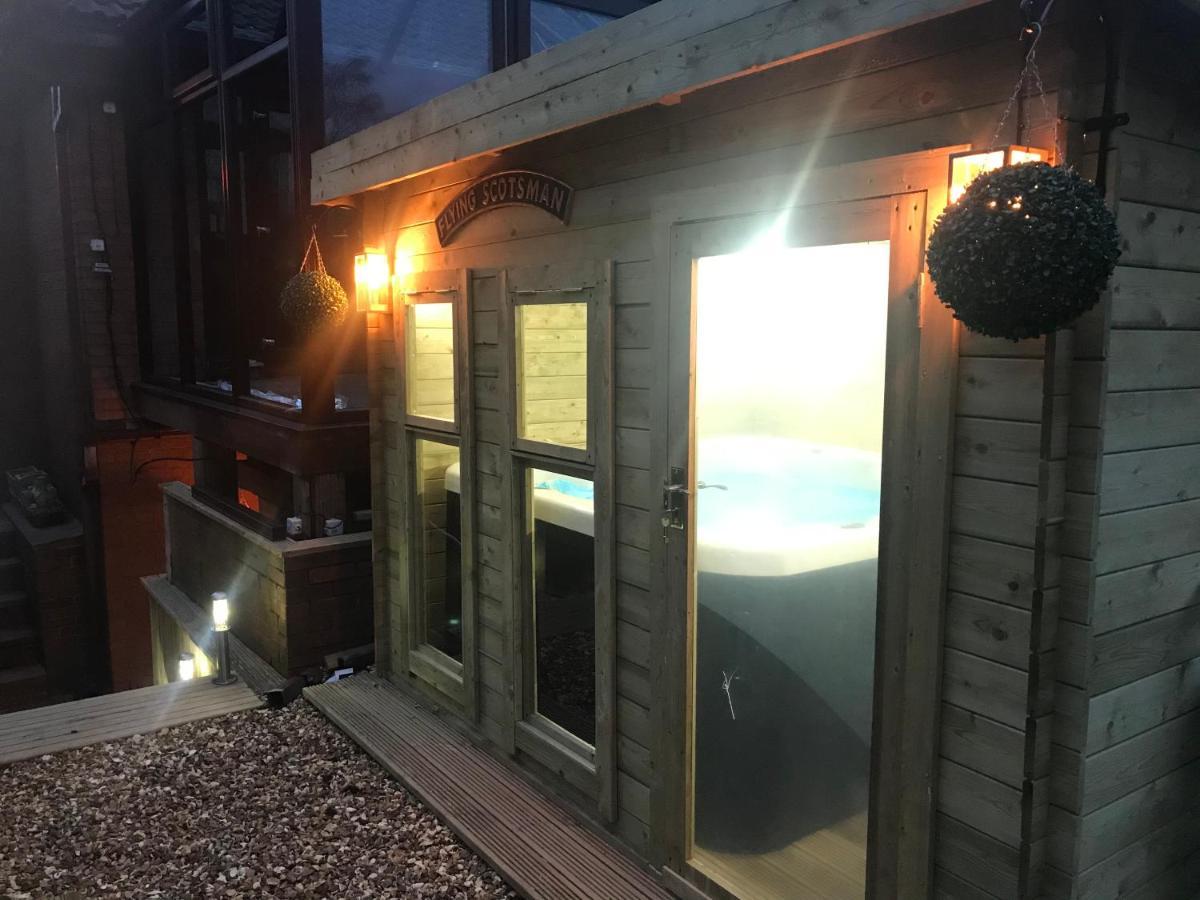 Cheddleton Hot Tub Hide Away Near Alton Towers Staffordshire酒店 外观 照片