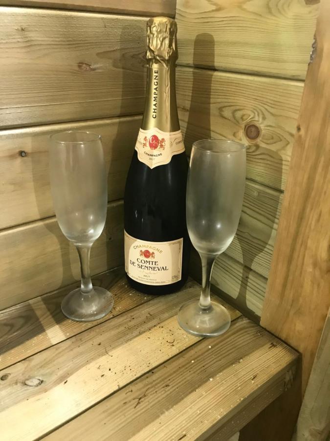 Cheddleton Hot Tub Hide Away Near Alton Towers Staffordshire酒店 外观 照片