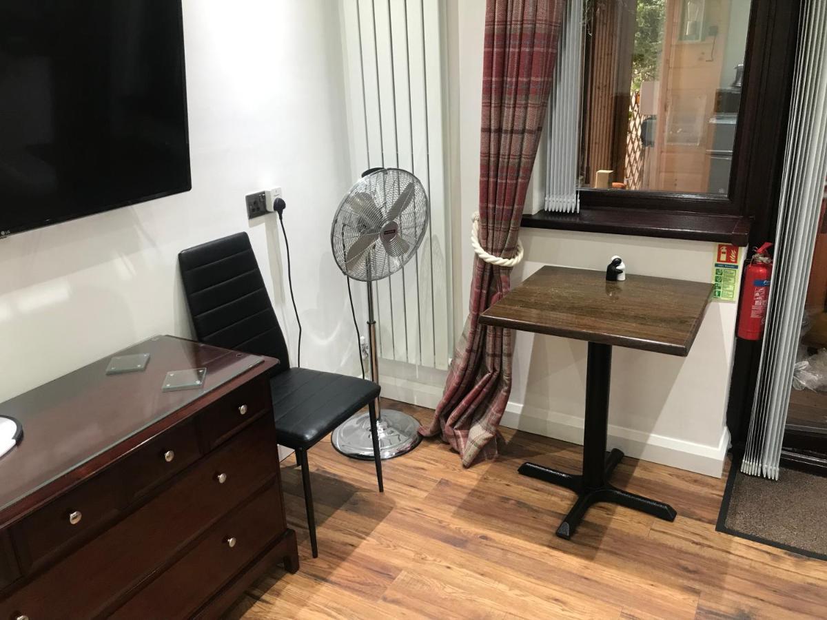 Cheddleton Hot Tub Hide Away Near Alton Towers Staffordshire酒店 外观 照片